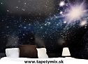 Tapeta na stene s vesmírom vytvorila čarovnú atmosféru v spálni