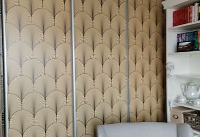 tapeta art deco vliesová na vstavanej skrini - samolepiaca