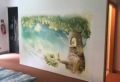 tapeta na stene v detskom centre